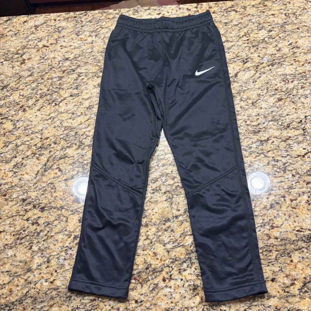 NEW Nike Therma-FIT Black Training Pants Boy Medium Joggers Sweatpants